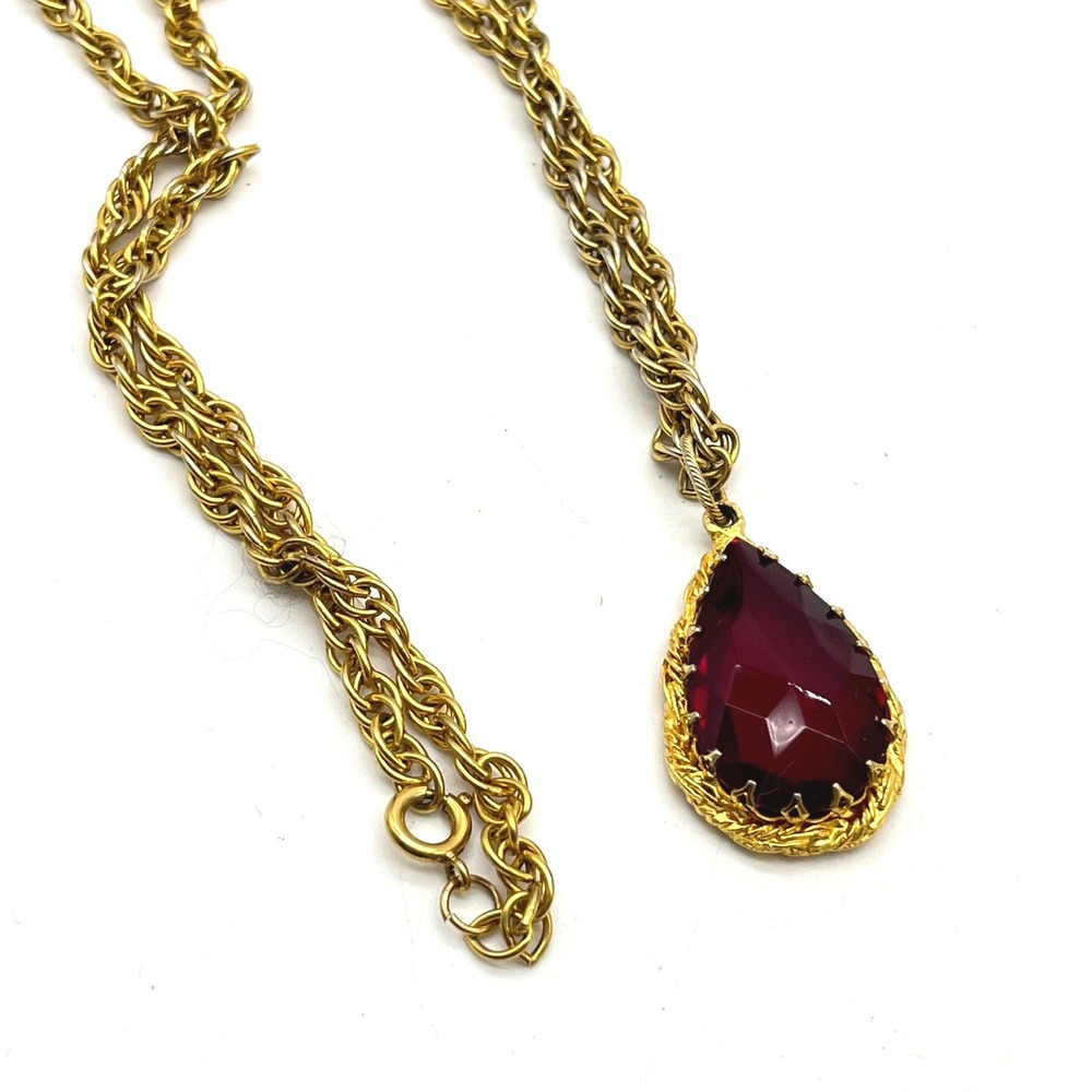 Vintage Gold Tone Ruby Red Teardrop Pendant Necklace 28 Inch Rope Chain
